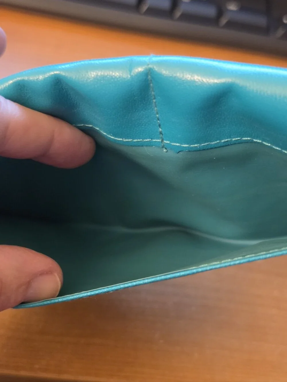 Gloria Vanderbilt wallet has